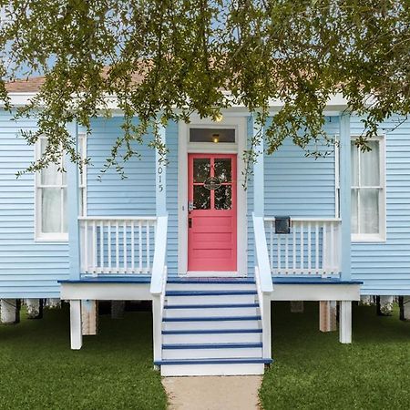 Cozy Sea Breeze Bungalow - 2 Mins To The Beach ガルベストン エクステリア 写真
